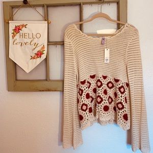Francesca’s woven top crochet floral cream pink